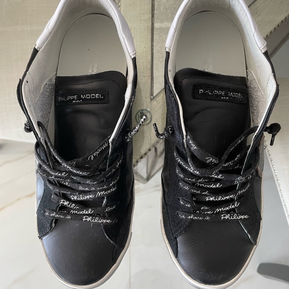 Sneakers - Picture 2 of 7